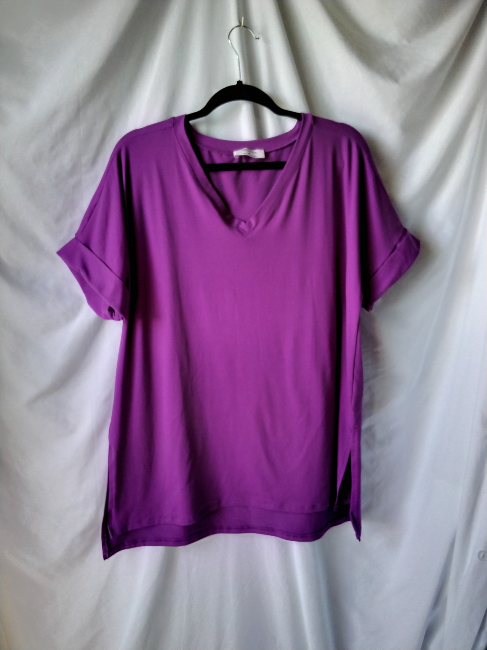 Relaxed V-Neck Short Sleeve Top in Purple